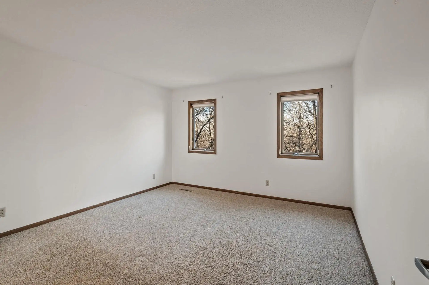 11155 Valley Creek Road, Woodbury, MN 55129