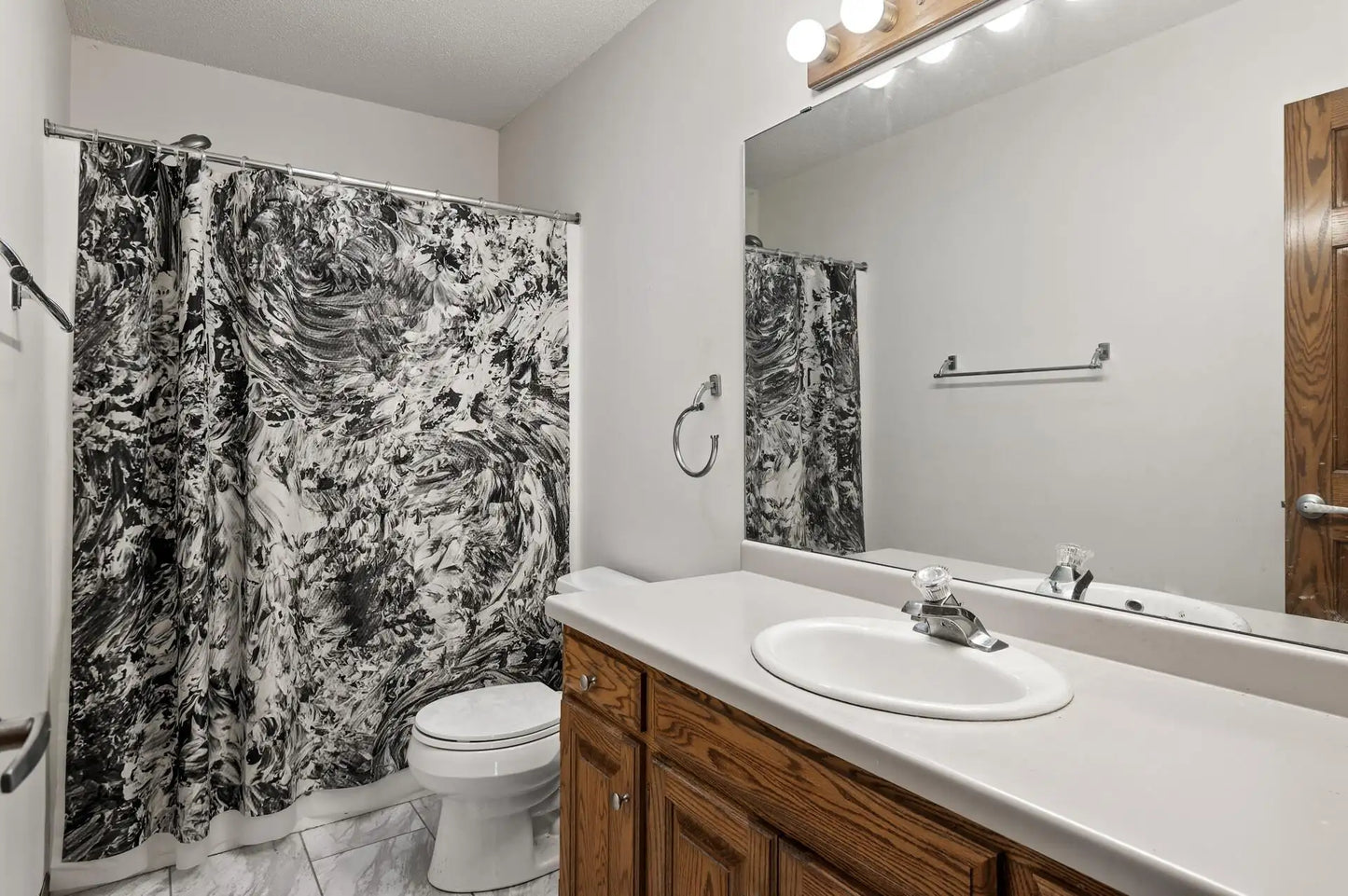 11155 Valley Creek Road, Woodbury, MN 55129