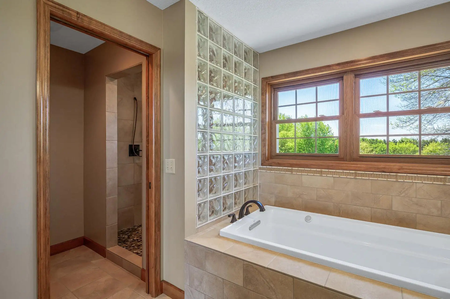 4864 Crown Lane, Woodbury, MN 55129
