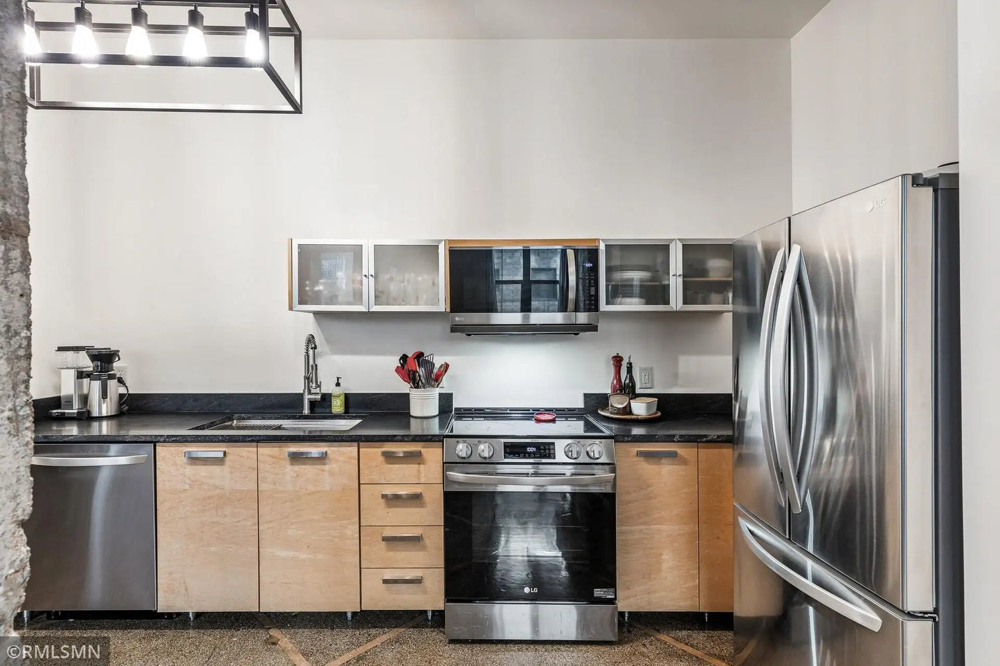350 Saint Peter Street, Saint Paul, MN 55102