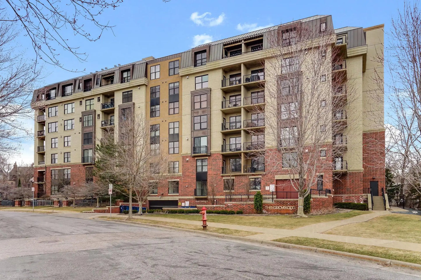 317 Groveland Avenue, Minneapolis, MN 55403
