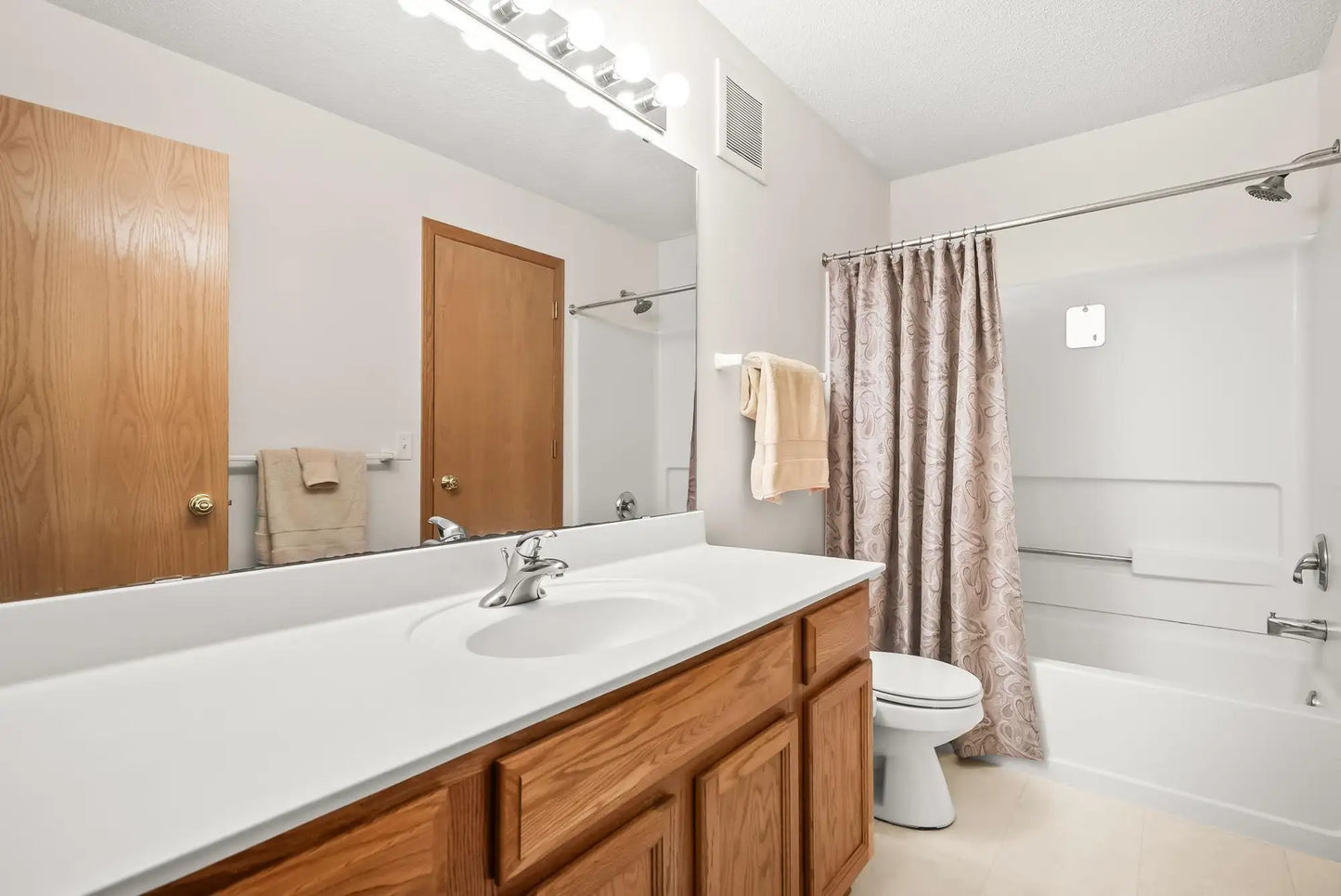 2771 Century Circle, Chanhassen, MN 55317