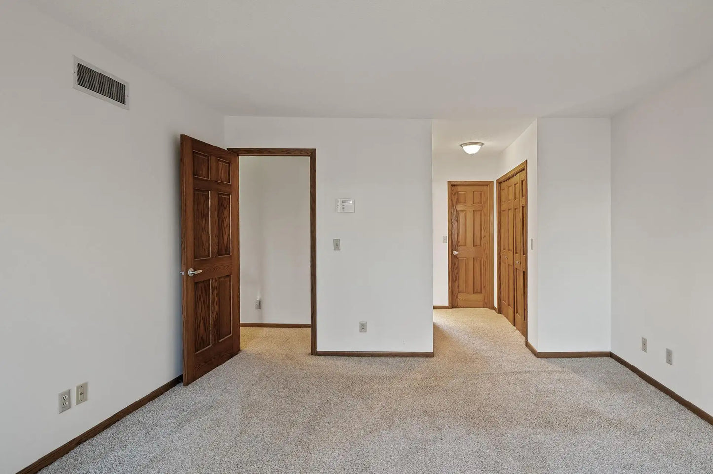 11155 Valley Creek Road, Woodbury, MN 55129