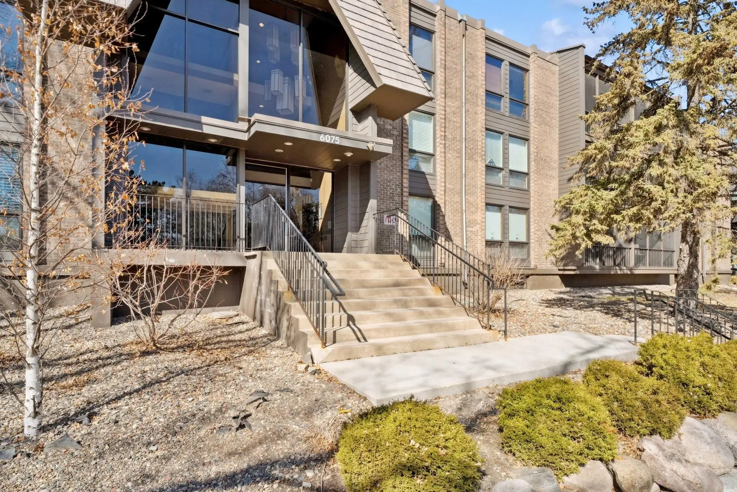 6075 Lincoln Drive, Edina, MN 55436