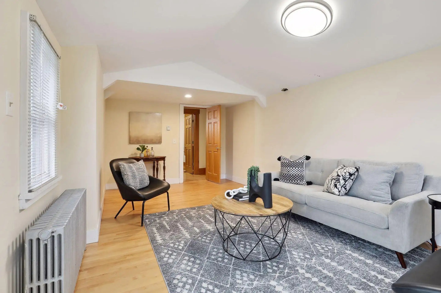 2733 Columbus Avenue, Minneapolis, MN 55407