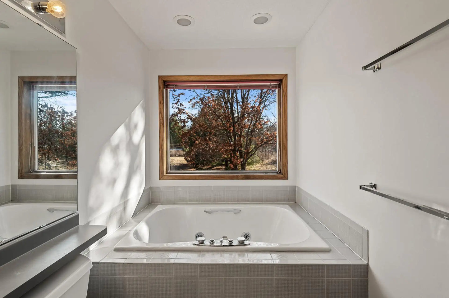 11155 Valley Creek Road, Woodbury, MN 55129