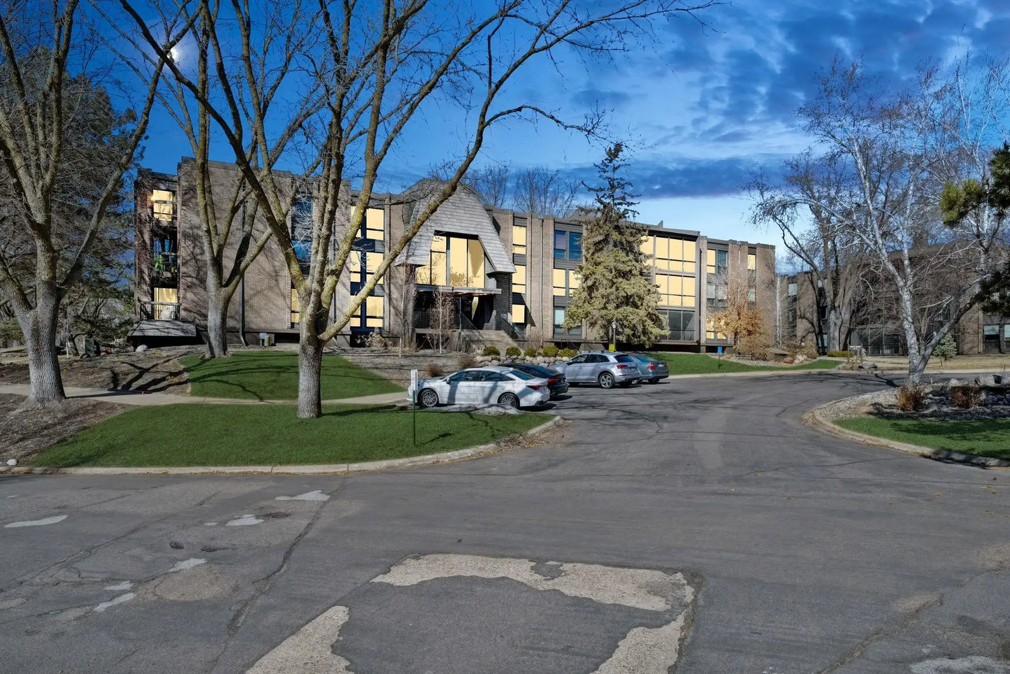 6075 Lincoln Drive, Edina, MN 55436