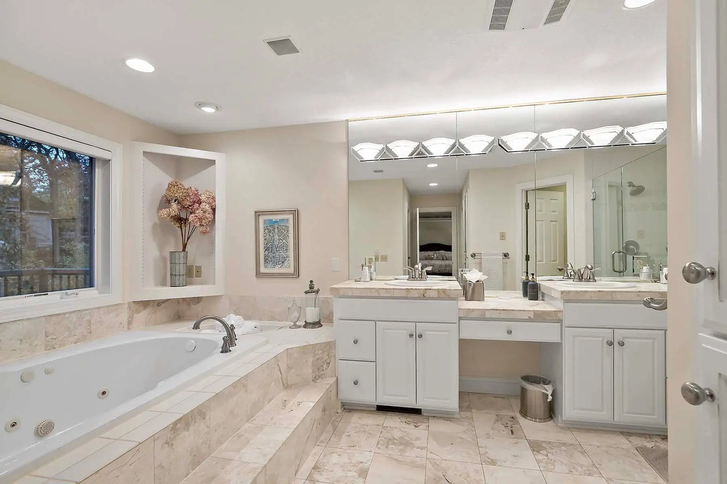 1504 Summit Oaks Court, Burnsville, MN 55337