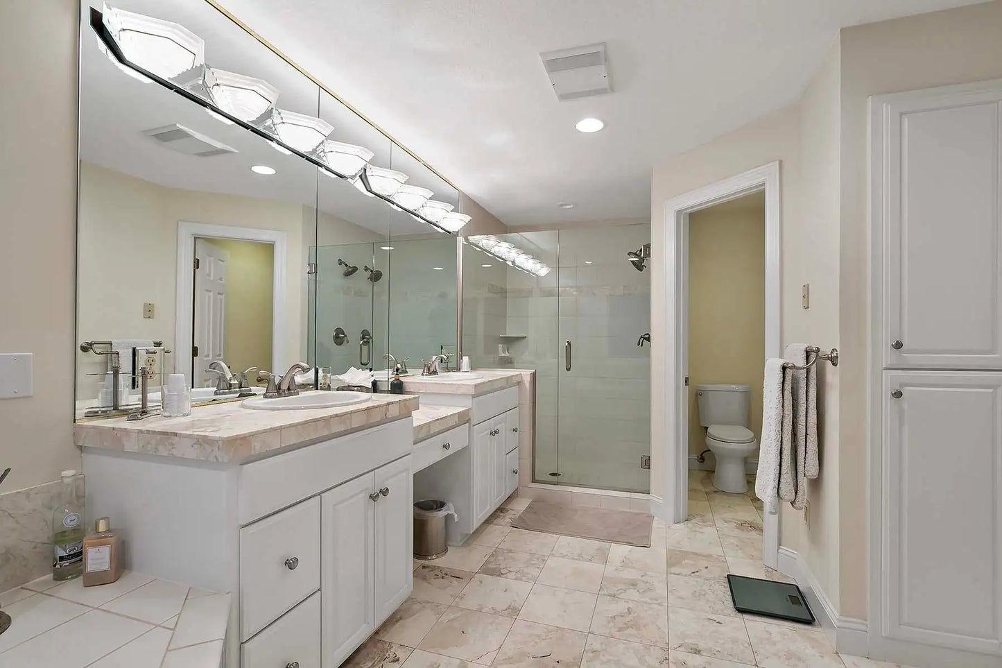 1504 Summit Oaks Court, Burnsville, MN 55337