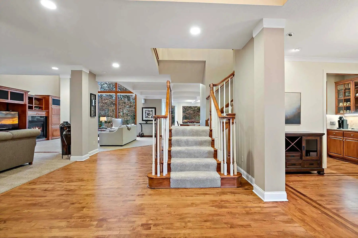 1504 Summit Oaks Court, Burnsville, MN 55337