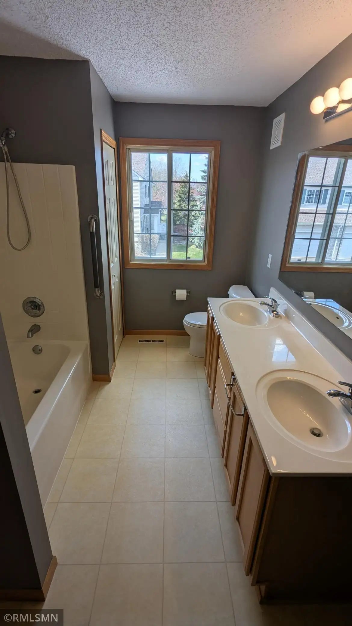 18061 96th Avenue, Maple Grove, MN 55311