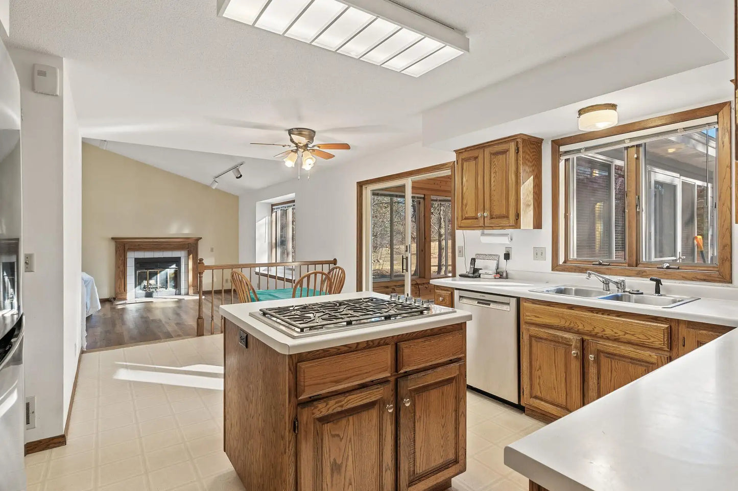 11155 Valley Creek Road, Woodbury, MN 55129