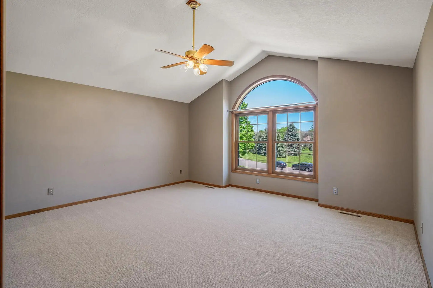 4864 Crown Lane, Woodbury, MN 55129