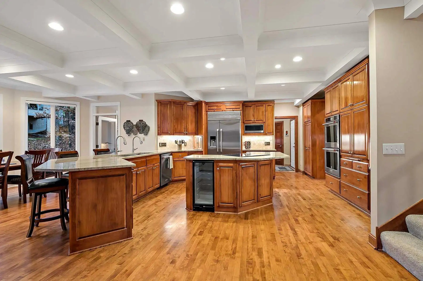 1504 Summit Oaks Court, Burnsville, MN 55337