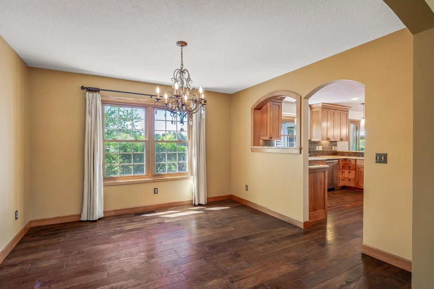 4864 Crown Lane, Woodbury, MN 55129