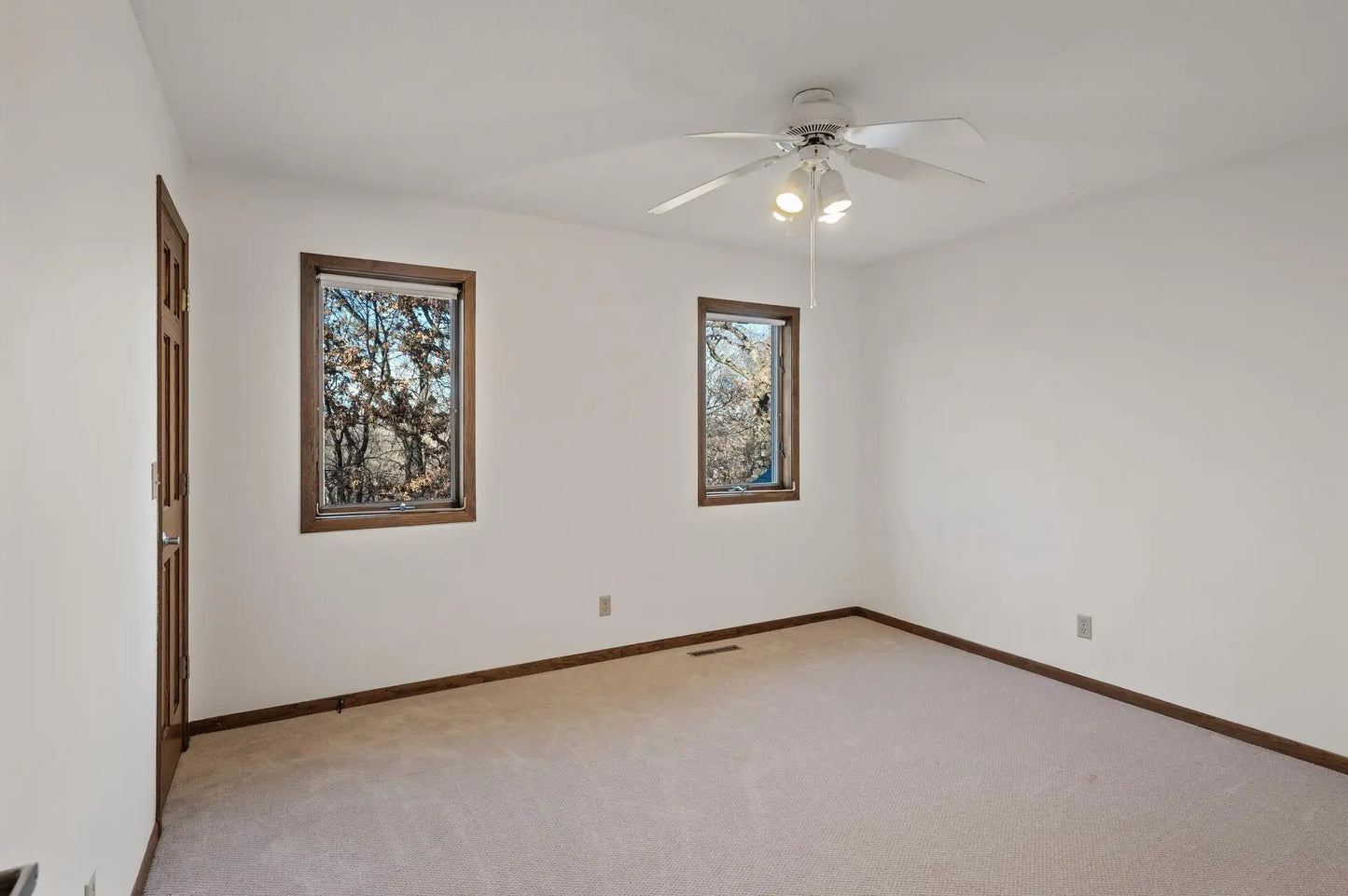 11155 Valley Creek Road, Woodbury, MN 55129