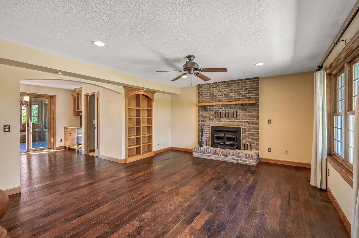 4864 Crown Lane, Woodbury, MN 55129